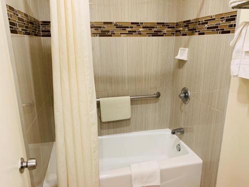 Monterey Oceanside Inn,California>>Monterey,2 star