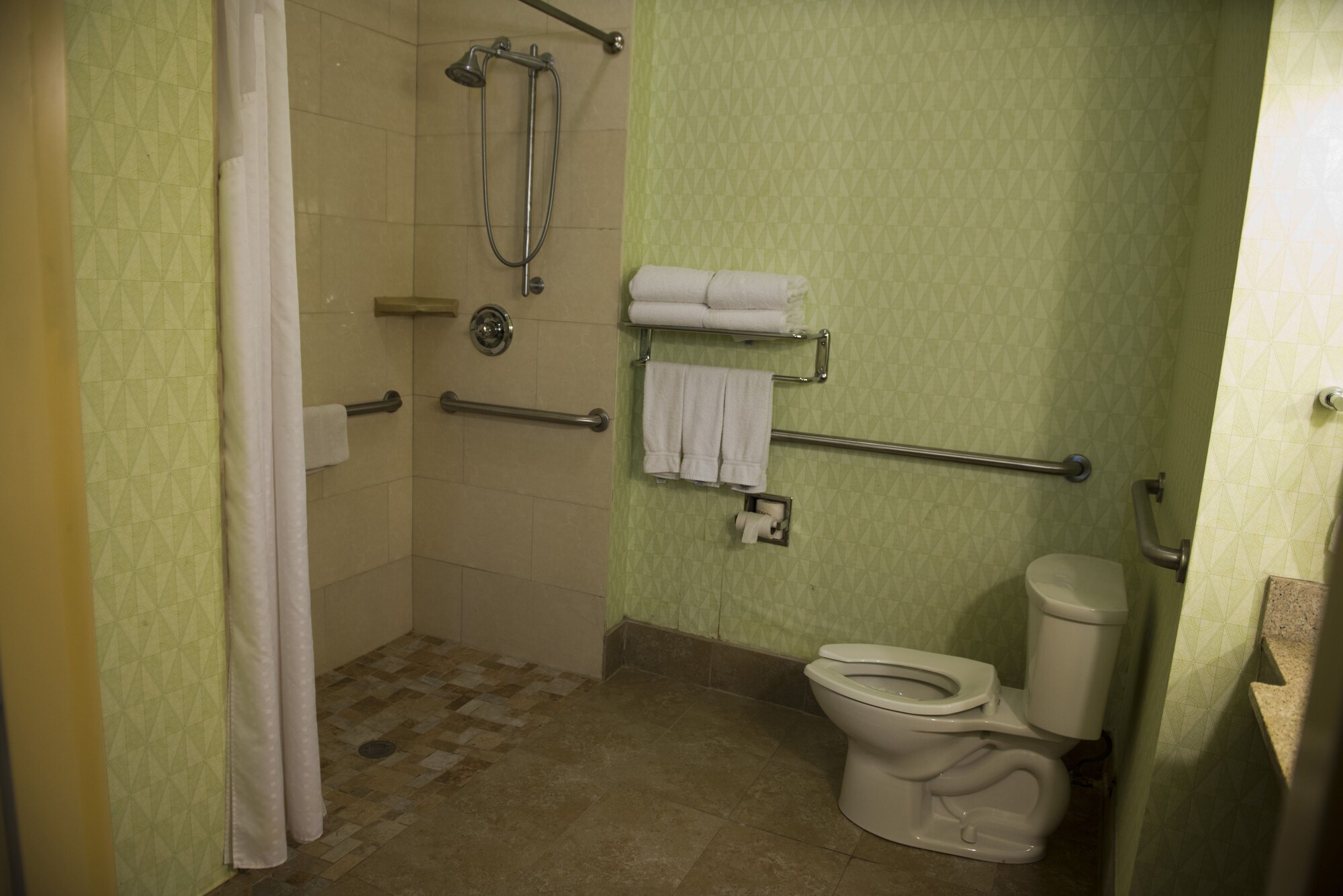 holiday inn express and suites atlanta east lithon