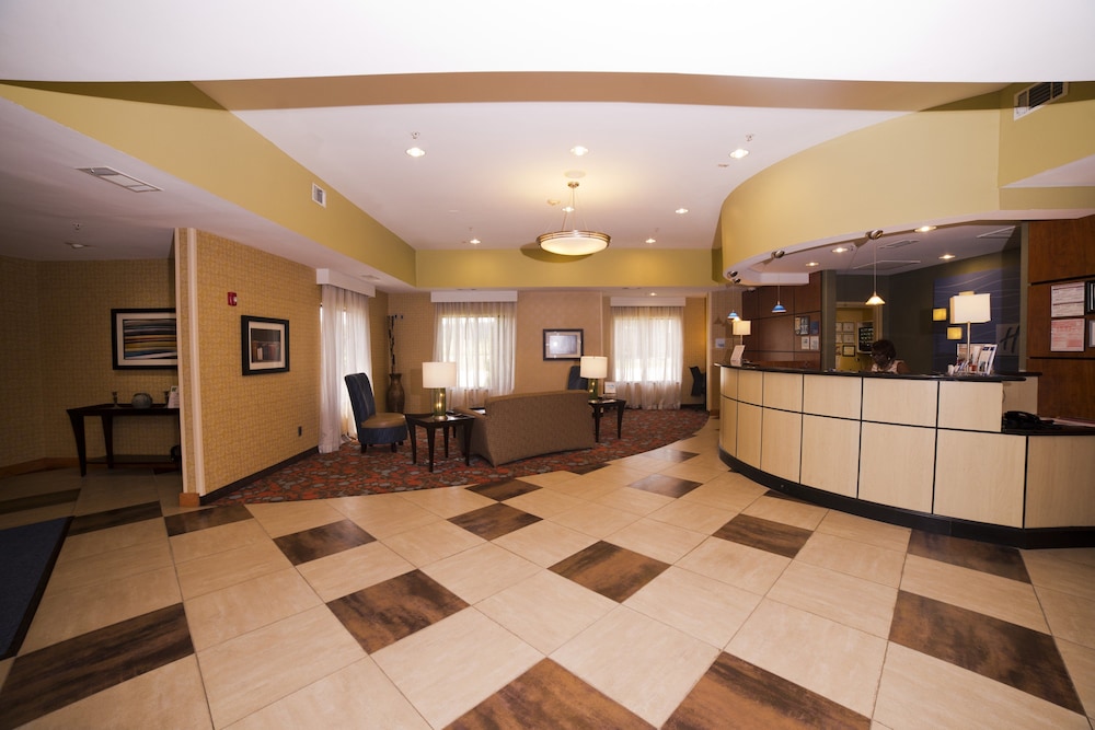 holiday inn express and suites atlanta east lithon