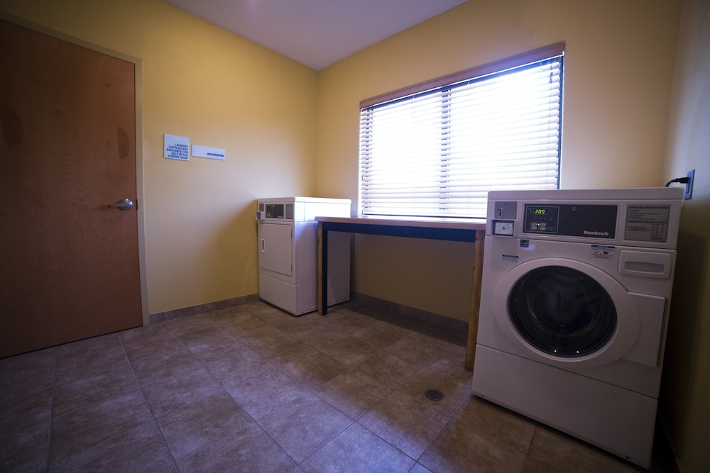 holiday inn express and suites atlanta east lithon