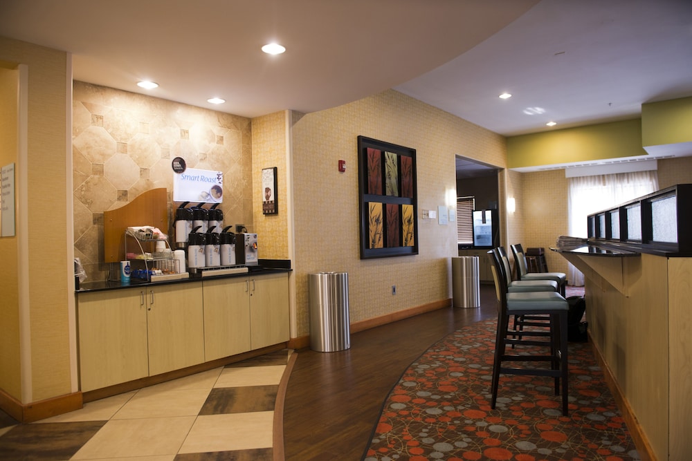 holiday inn express and suites atlanta east lithon