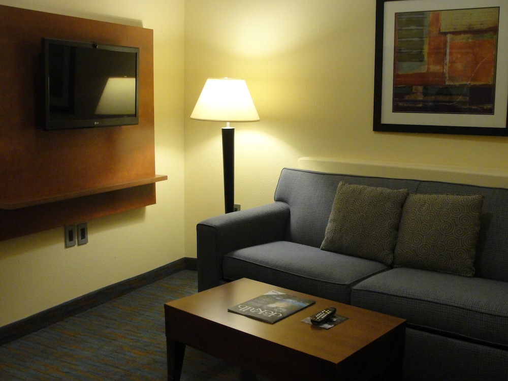 holiday inn express and suites atlanta east lithon