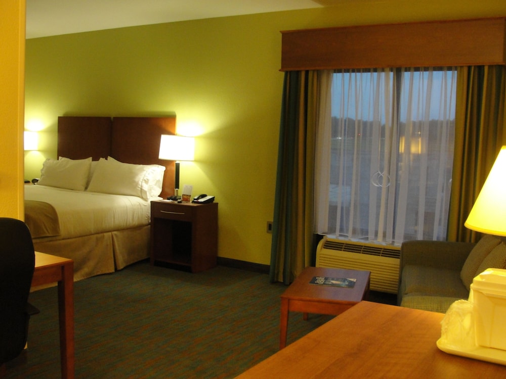 holiday inn express and suites atlanta east lithon
