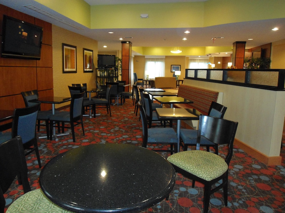 holiday inn express and suites atlanta east lithon