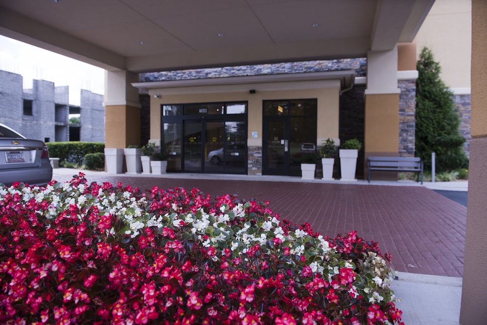 holiday inn express and suites atlanta east lithon
