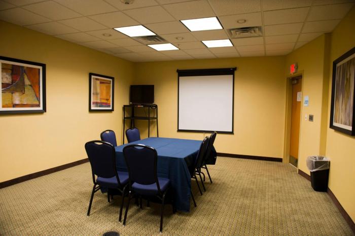 holiday inn express and suites atlanta east lithon