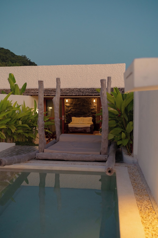 the resort bayview hotel