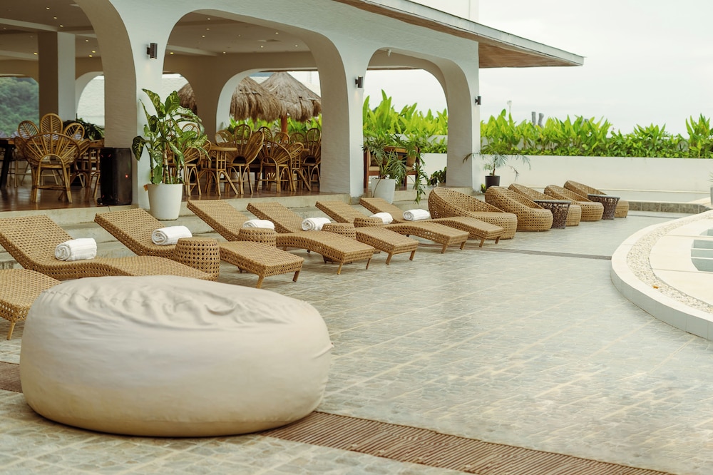 the resort bayview hotel