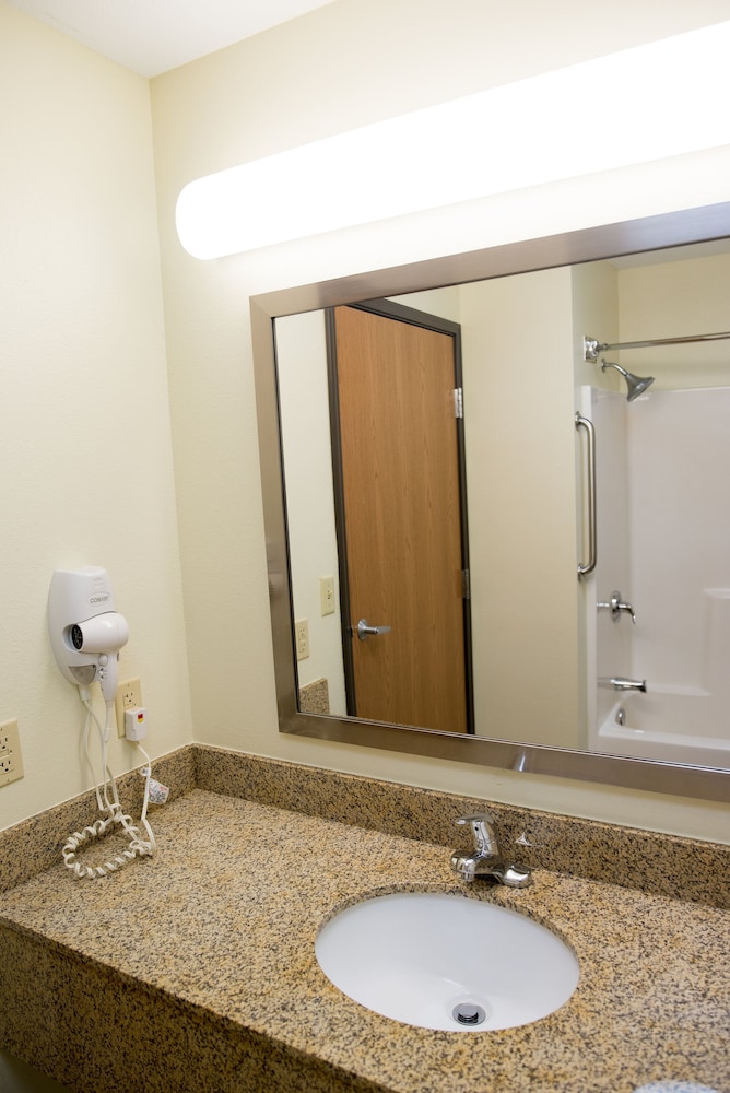holiday inn express hotel and suites chanhassen by ihg