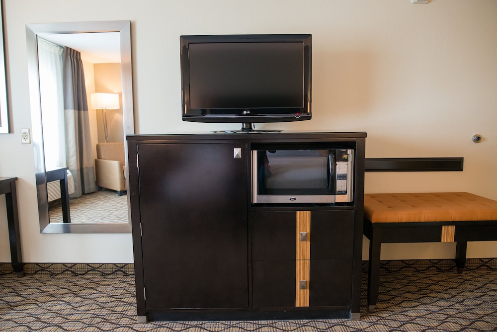 holiday inn express hotel and suites chanhassen by ihg