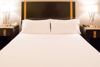 holiday inn express hotel and suites chanhassen by ihg