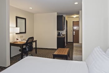 holiday inn express hotel and suites chanhassen by ihg