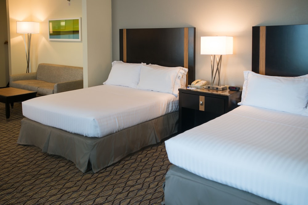 holiday inn express hotel and suites chanhassen by ihg