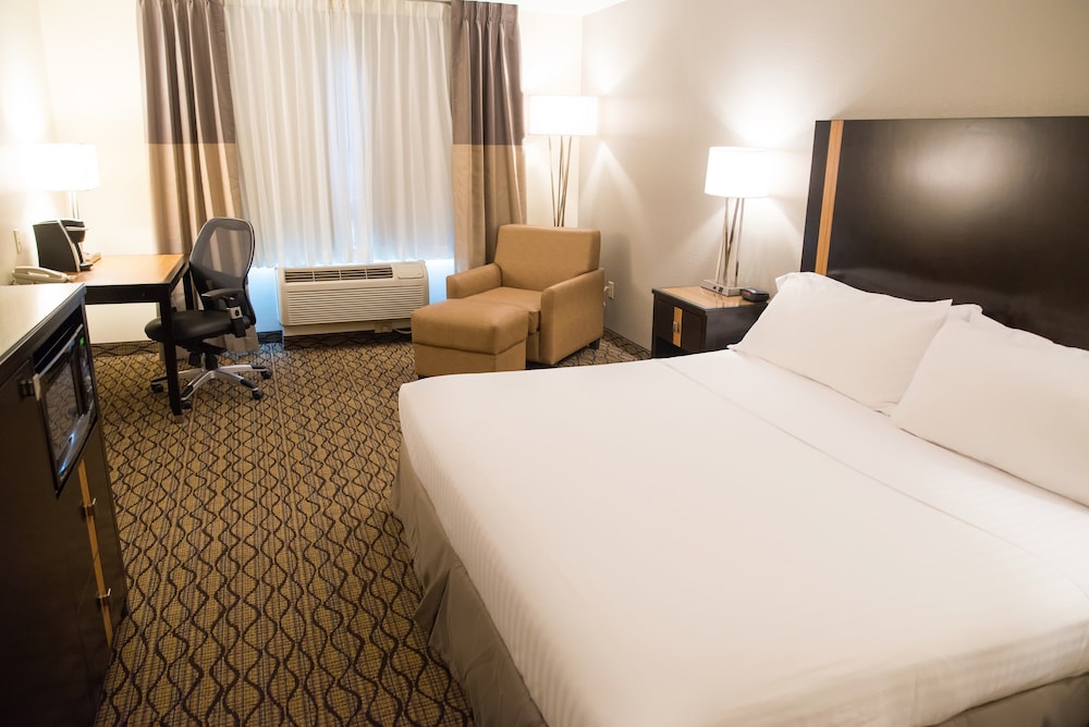 holiday inn express hotel and suites chanhassen by ihg