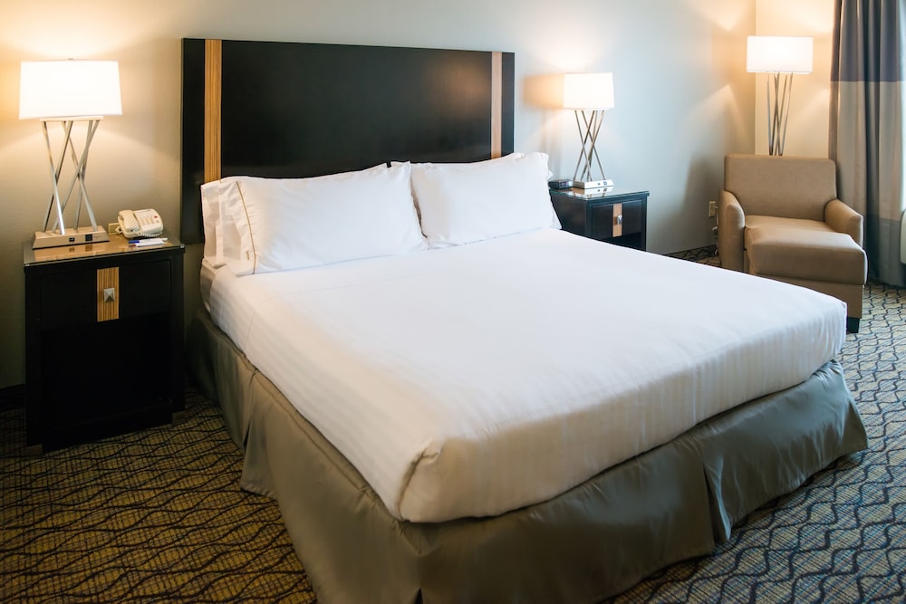 holiday inn express hotel and suites chanhassen by ihg