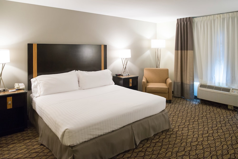 holiday inn express hotel and suites chanhassen by ihg