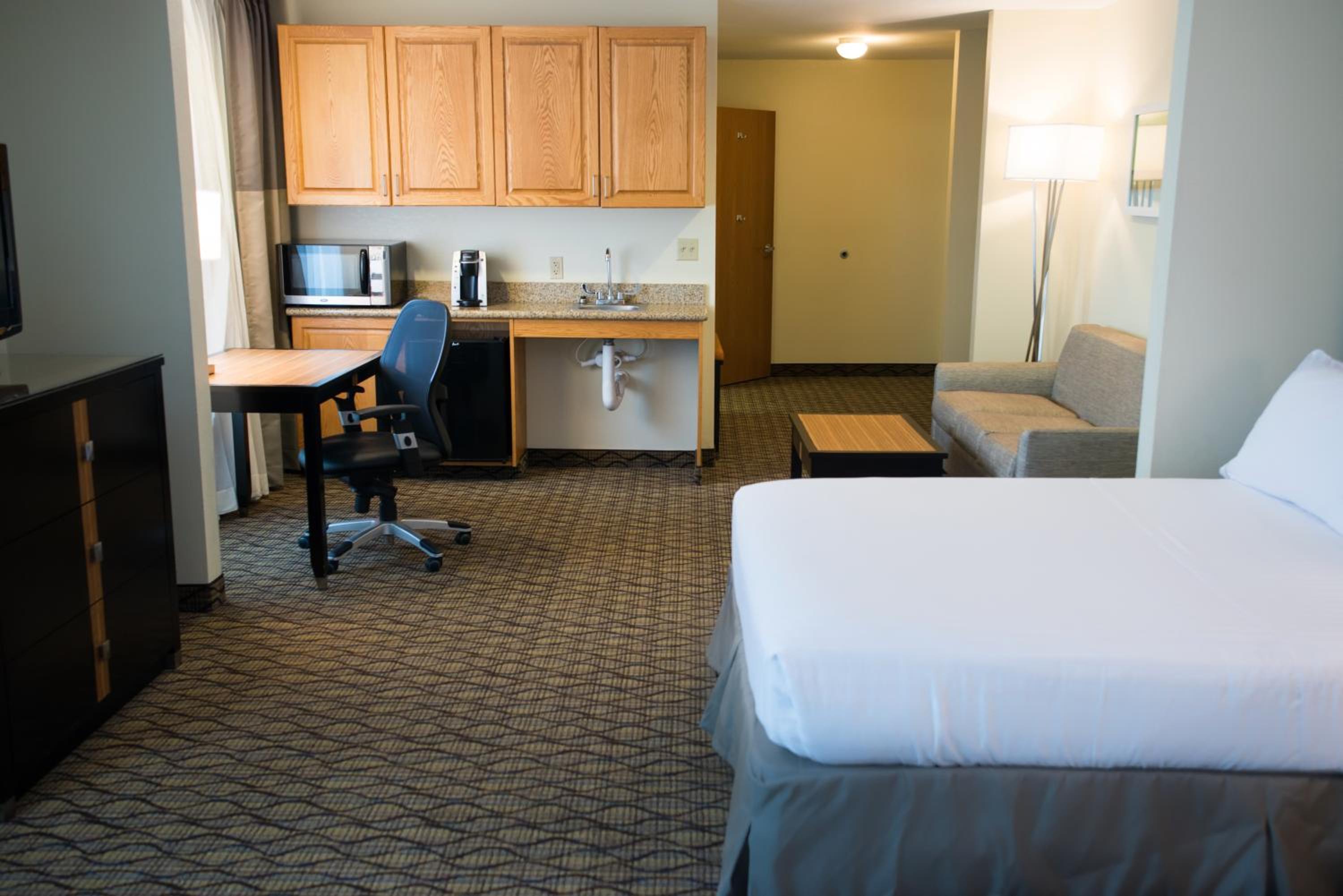 holiday inn express hotel and suites chanhassen by ihg