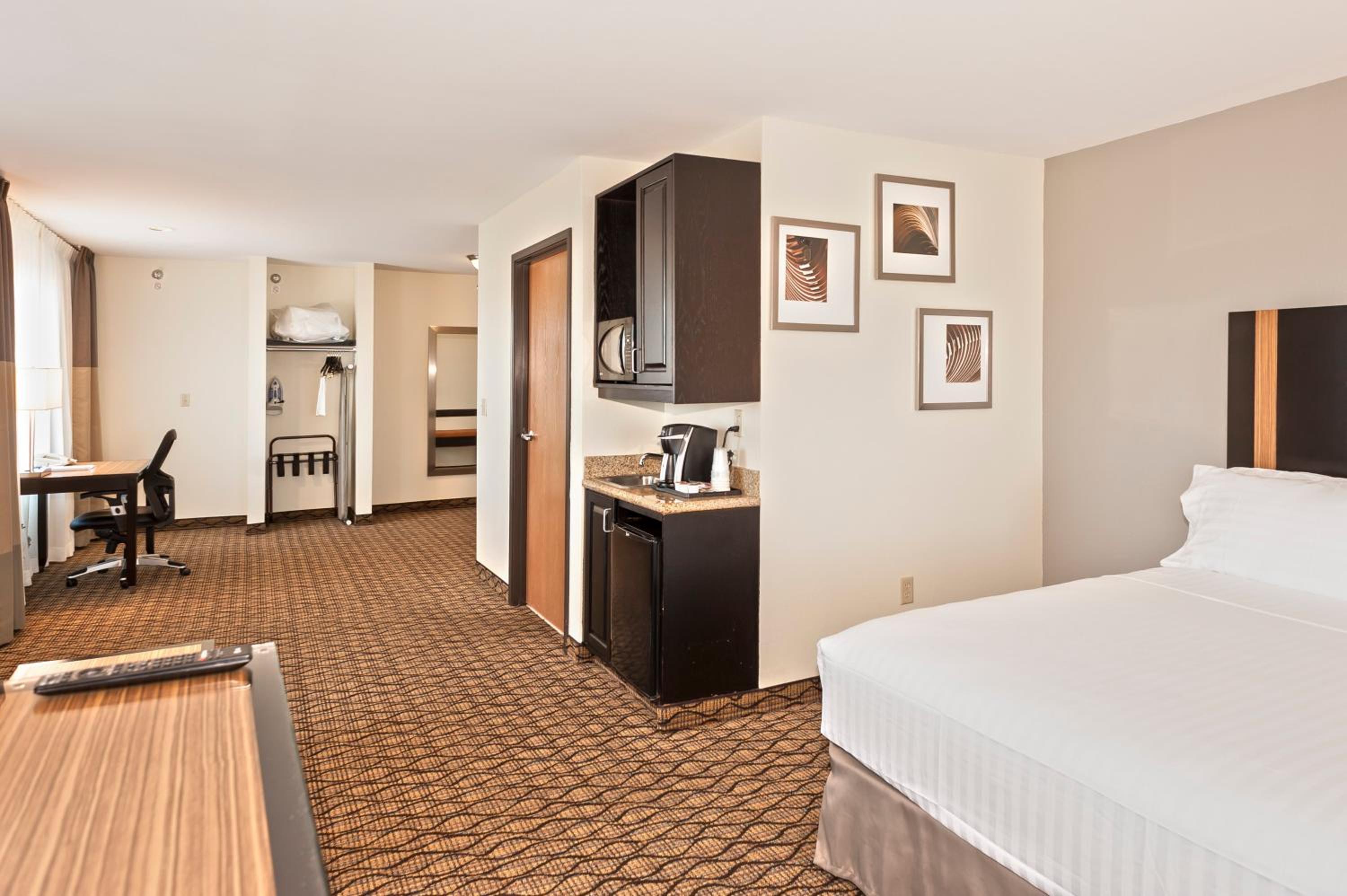 holiday inn express hotel and suites chanhassen by ihg