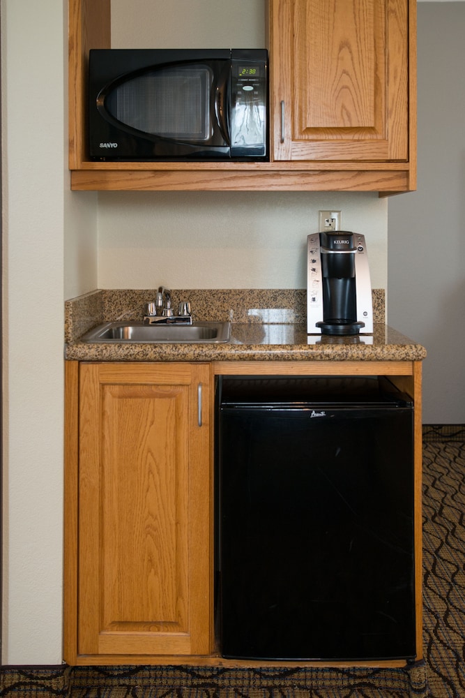 holiday inn express hotel and suites chanhassen by ihg