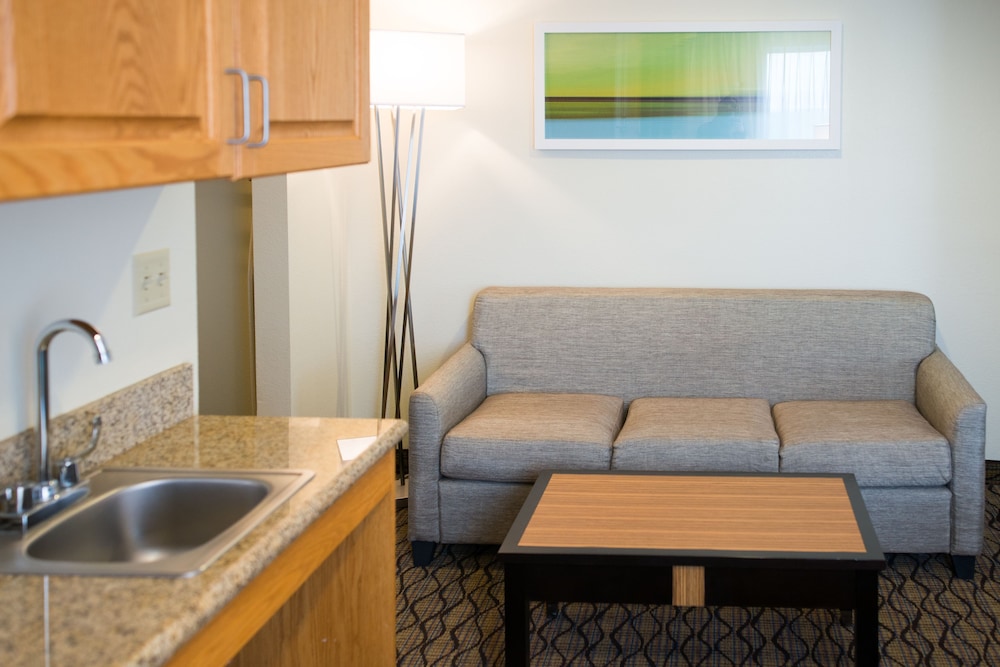 holiday inn express hotel and suites chanhassen by ihg