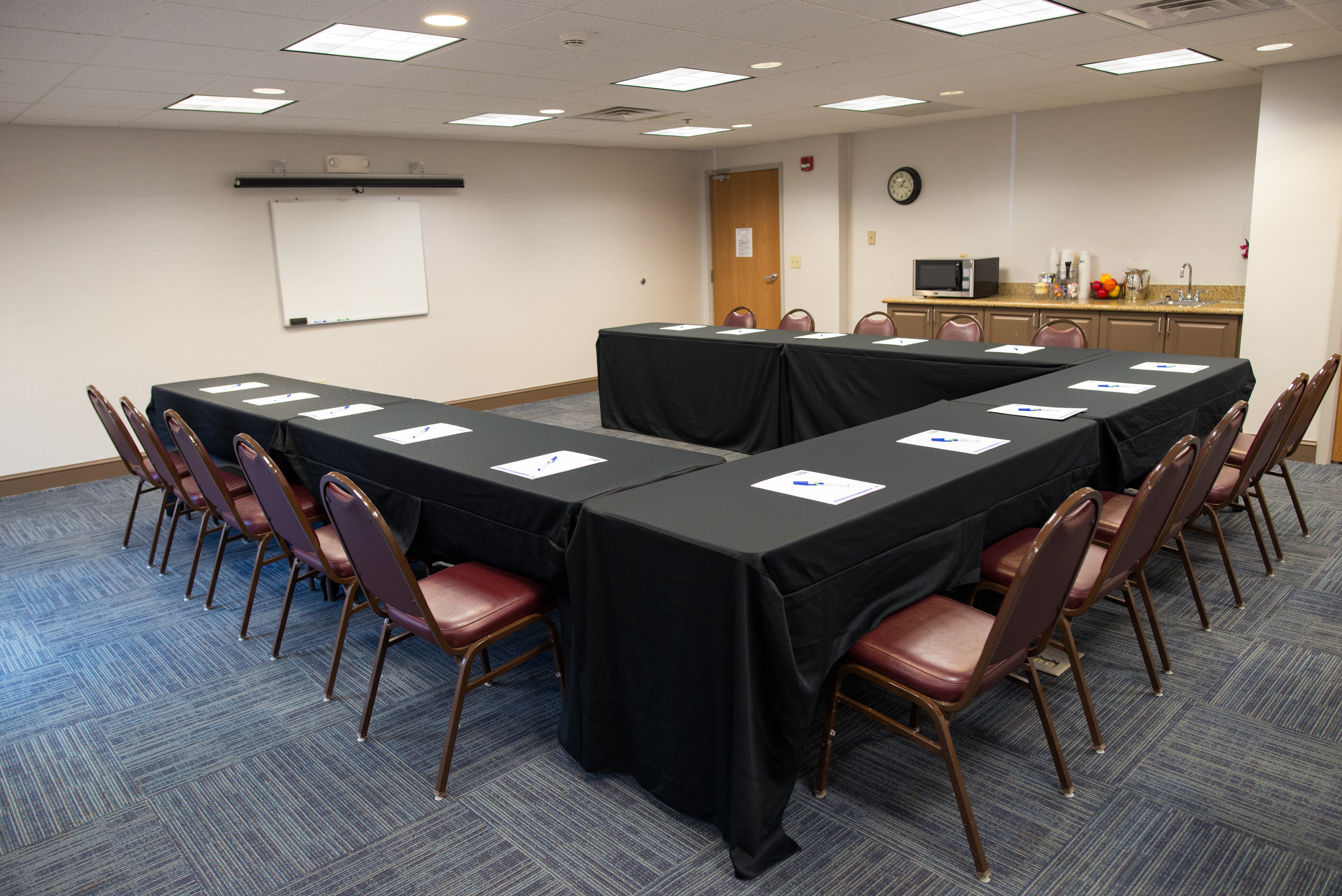holiday inn express hotel and suites chanhassen by ihg