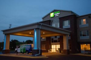 holiday inn express hotel and suites chanhassen by ihg