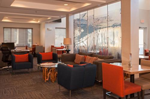 holiday inn express hotel and suites chanhassen by ihg