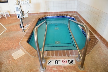 Holiday Inn Express Hotel & Suites Chanhassen By Ihg,Chanhassen>>Carver,3 star