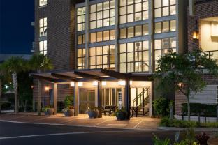 hilton garden inn charleston waterfront downtown