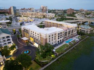 hilton garden inn charleston waterfront downtown