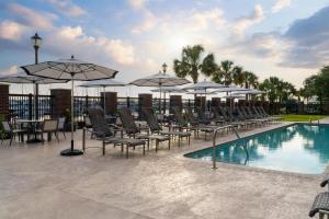hilton garden inn charleston waterfront downtown