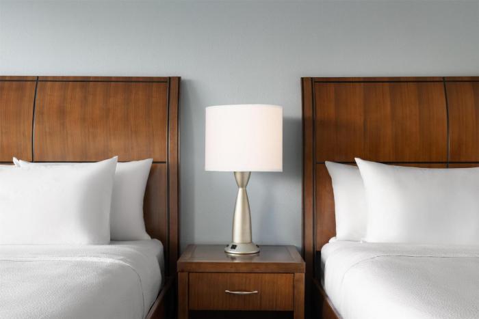 hilton garden inn charleston waterfront downtown