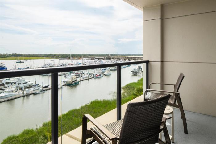 hilton garden inn charleston waterfront downtown