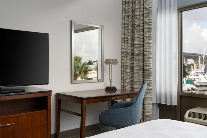 hilton garden inn charleston waterfront downtown