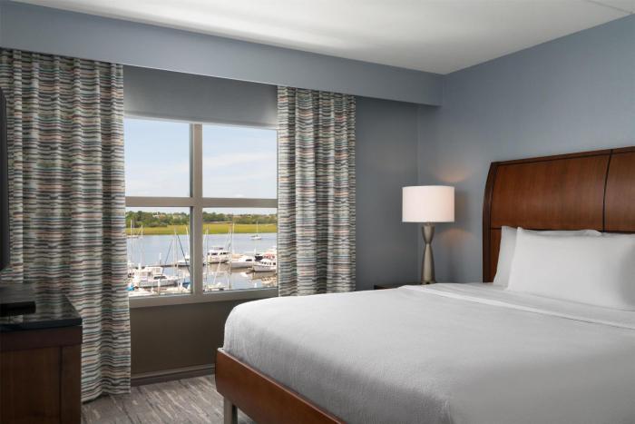 hilton garden inn charleston waterfront downtown