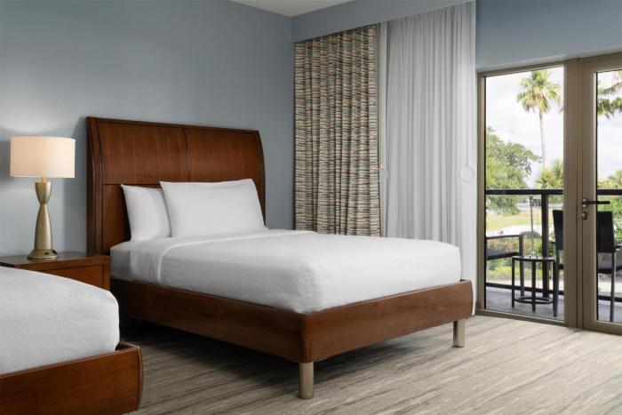 hilton garden inn charleston waterfront downtown