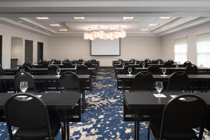 hilton garden inn charleston waterfront downtown