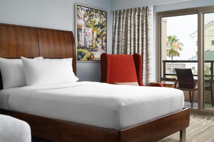 hilton garden inn charleston waterfront downtown