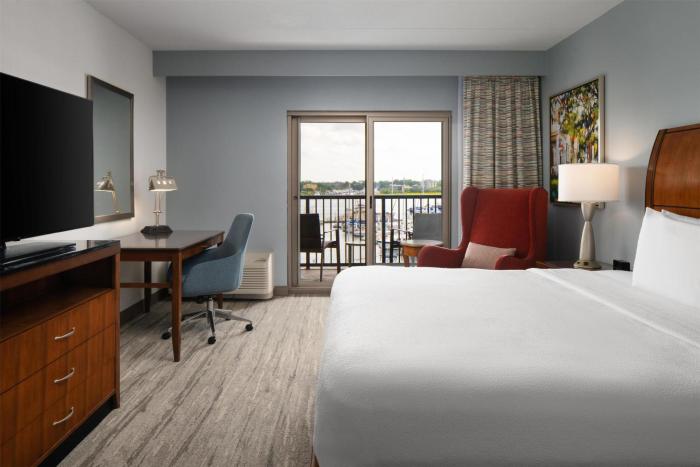 hilton garden inn charleston waterfront downtown