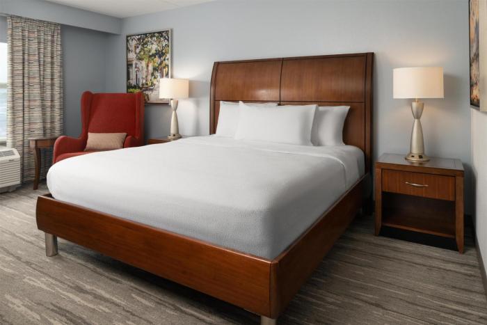 hilton garden inn charleston waterfront downtown