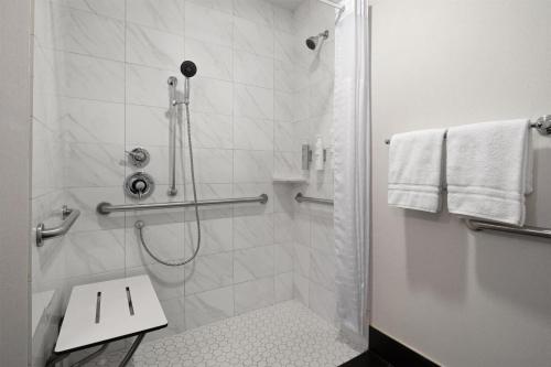 hilton garden inn charleston waterfront downtown