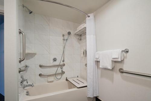 hilton garden inn charleston waterfront downtown