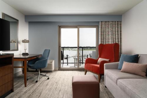 hilton garden inn charleston waterfront downtown