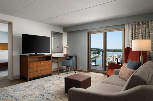 hilton garden inn charleston waterfront downtown