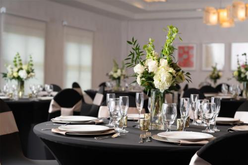 hilton garden inn charleston waterfront downtown