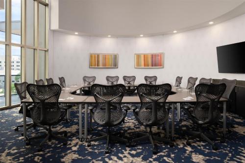 hilton garden inn charleston waterfront downtown