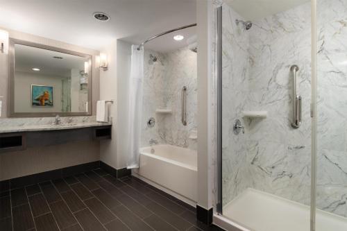hilton garden inn charleston waterfront downtown