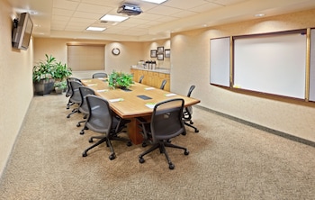holiday inn express and suites cheney by ihg