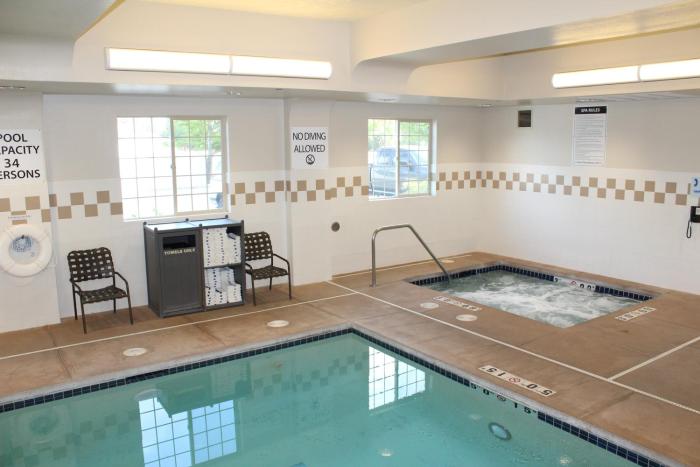 holiday inn express and suites cheney by ihg