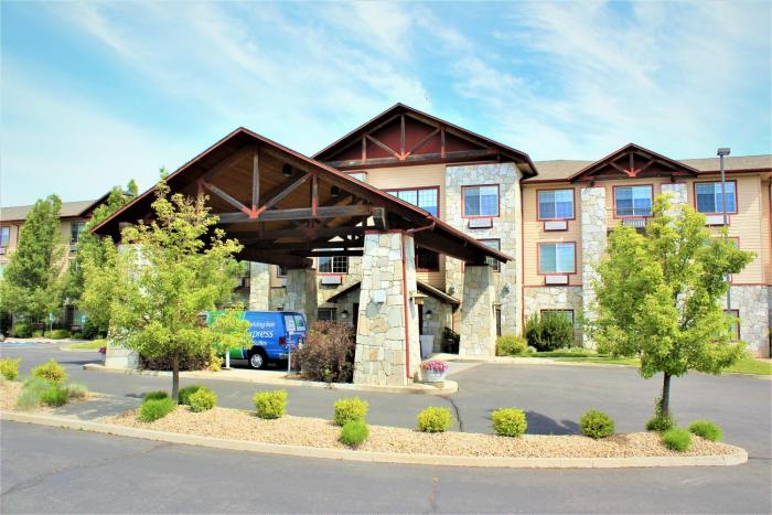 holiday inn express and suites cheney by ihg